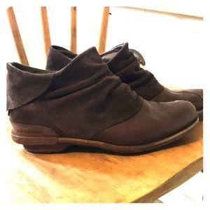 Patagonia brown leather and suede booties